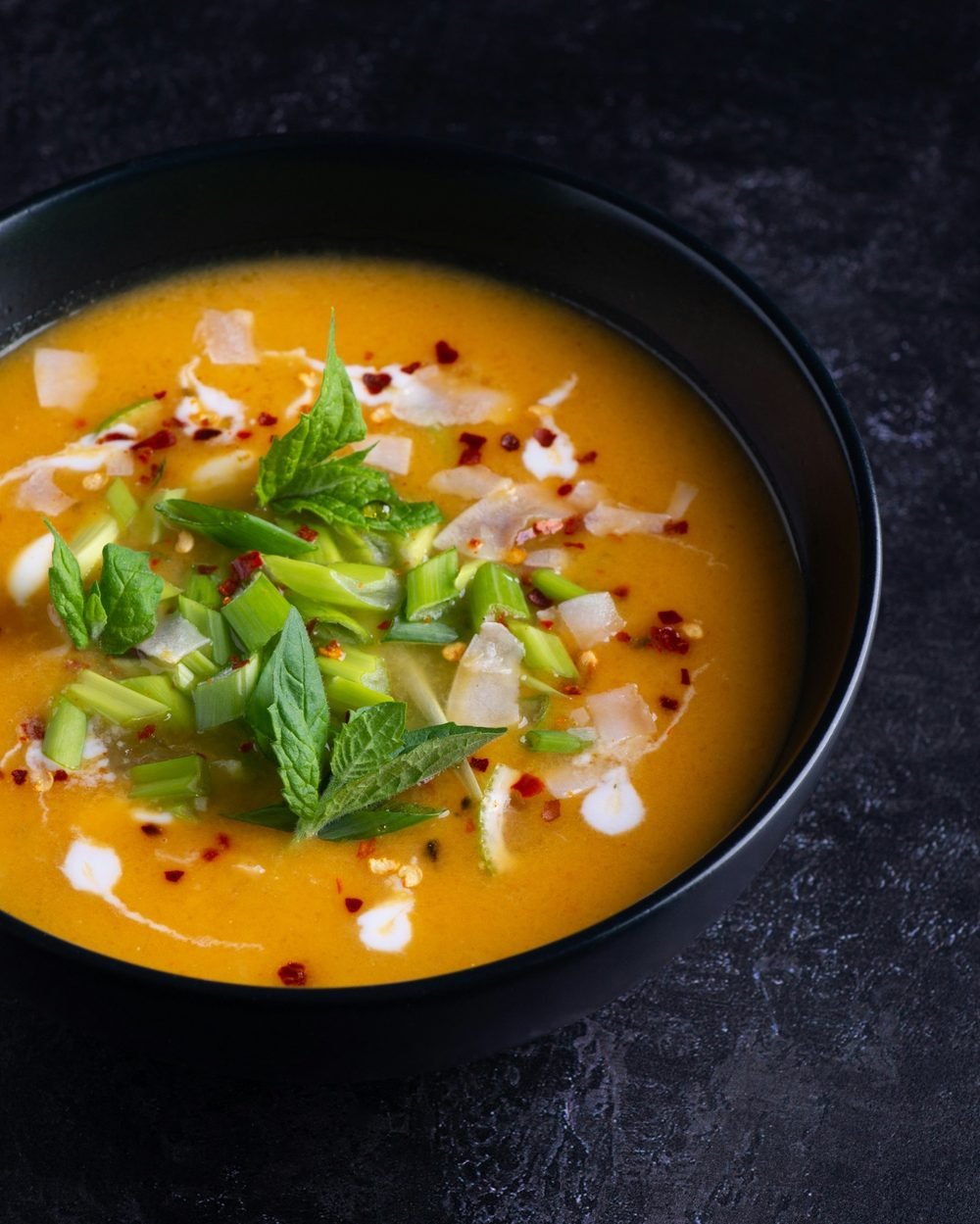 Velouté maison garni d'herbes fraîches